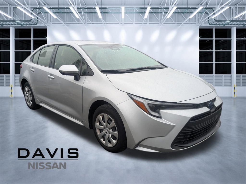 2025 Toyota Corolla LE's photo