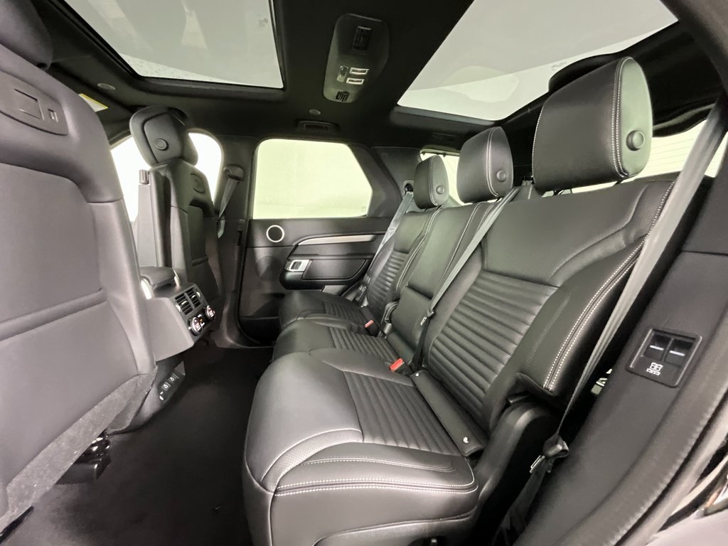 2025 Land Rover Discovery SE photo 4