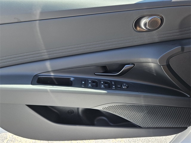 2025 Hyundai Elantra SEL Sport photo 24