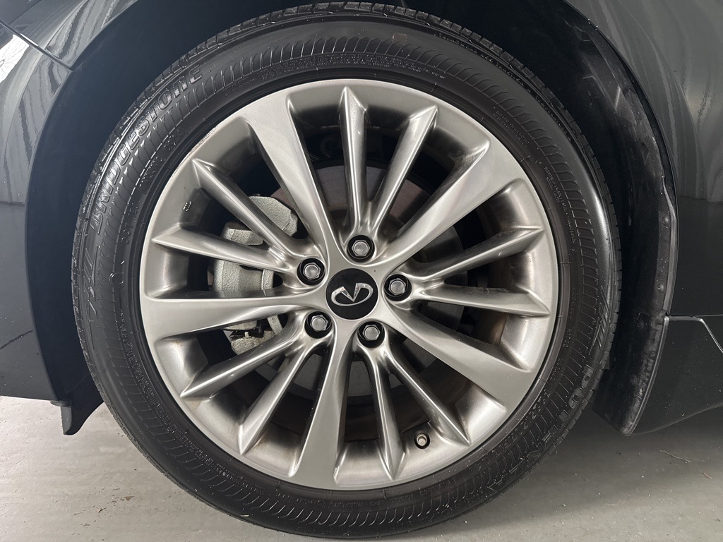 2024 Infiniti Q50 LUXE photo 3