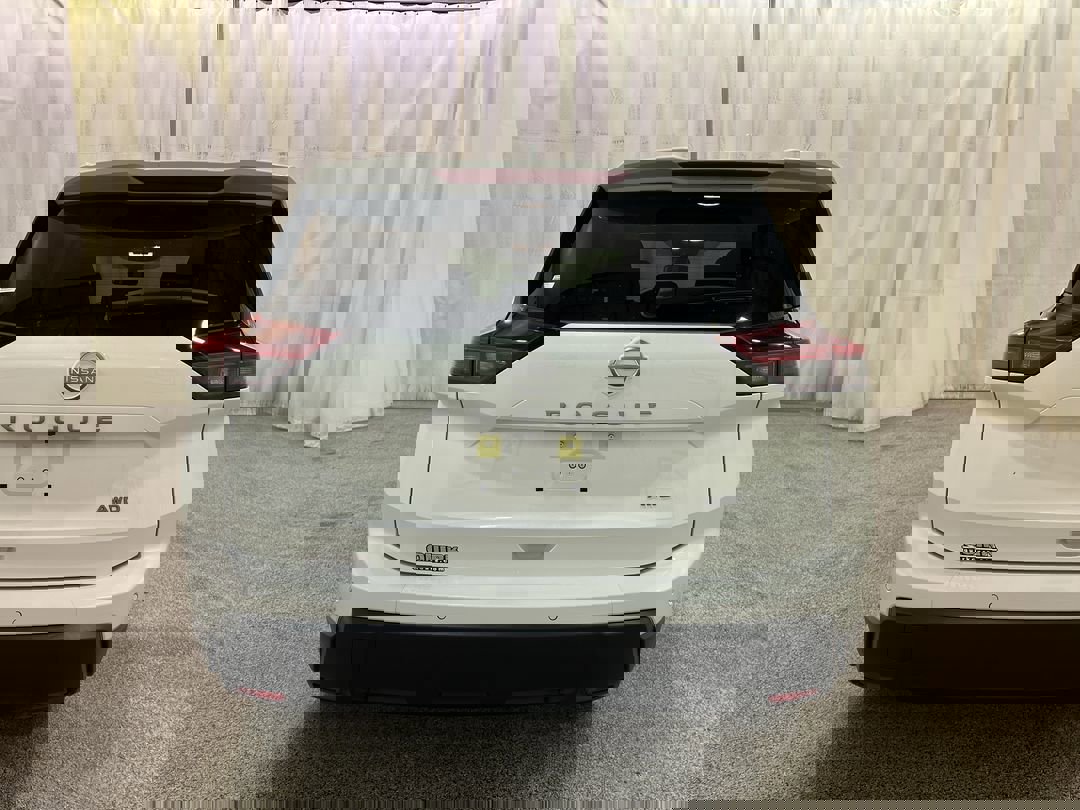 2026 Nissan Rogue SV photo 3