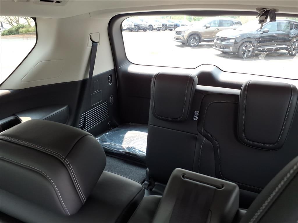 2026 Nissan Armada SV photo 13