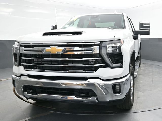 2024 Chevrolet Silverado 2500HD LTZ photo 2