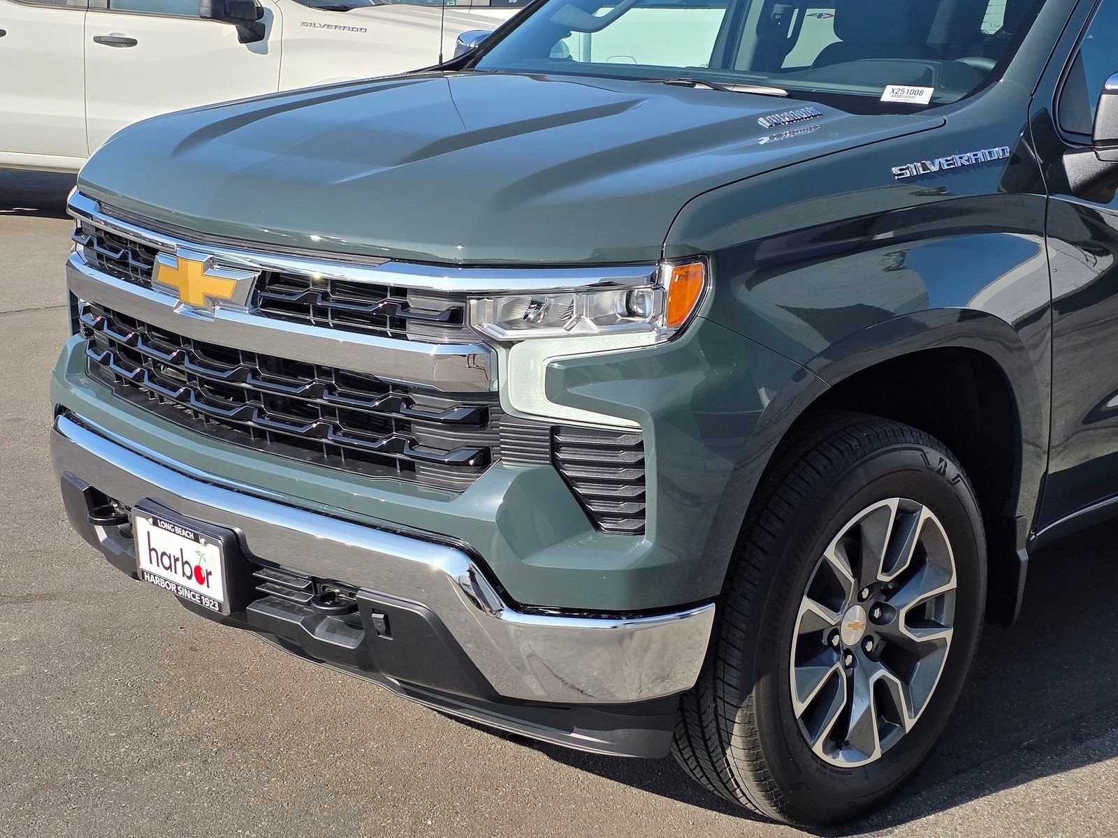 2025 Chevrolet Silverado LT photo 5