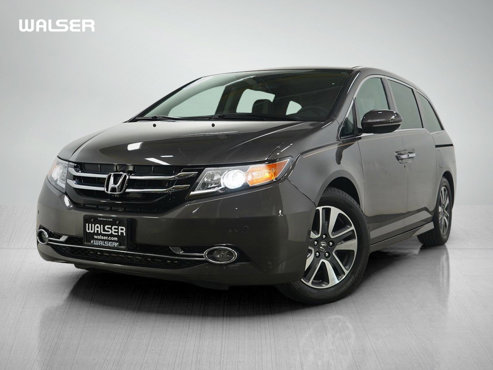 2016 Honda Odyssey Touring's photo
