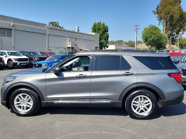 2025 Ford Explorer photo 17