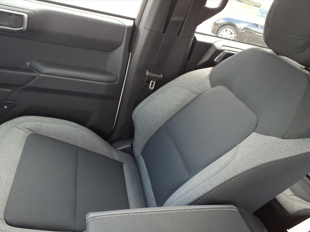 2025 Ford Bronco Base photo 22