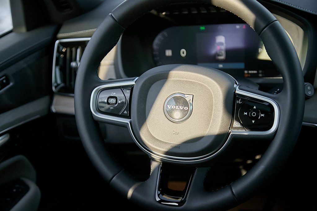 2026 VOLVO XC90 - Image 25