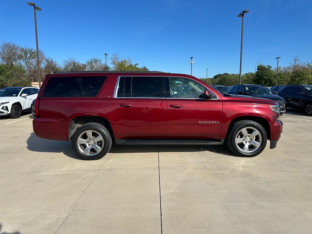 2016 Chevrolet Suburban 1500 LT photo 2