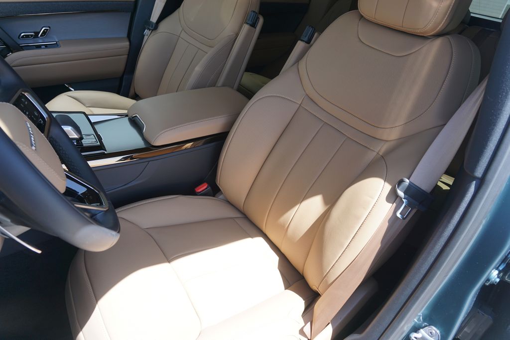 2025 Land Rover Range Rover Sport SE photo 19