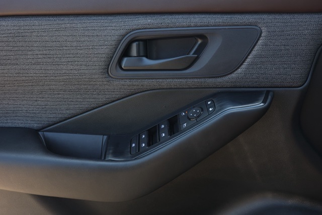 2023 Nissan Rogue S photo 19