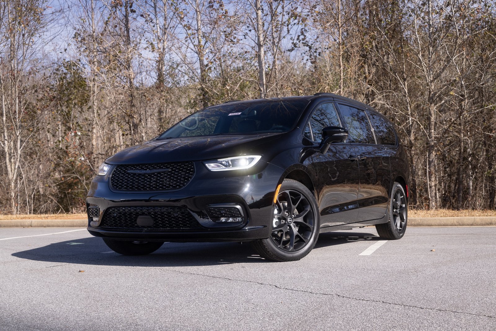 2026 Chrysler Pacifica Select's photo