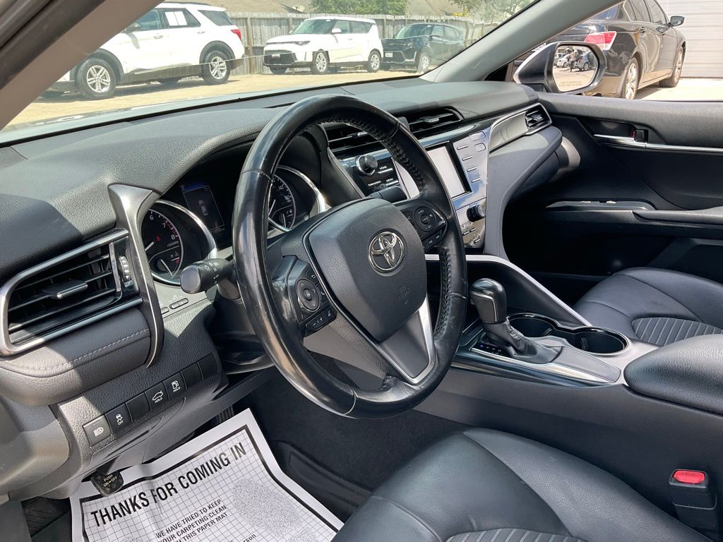 2020 Toyota Camry SE photo 18