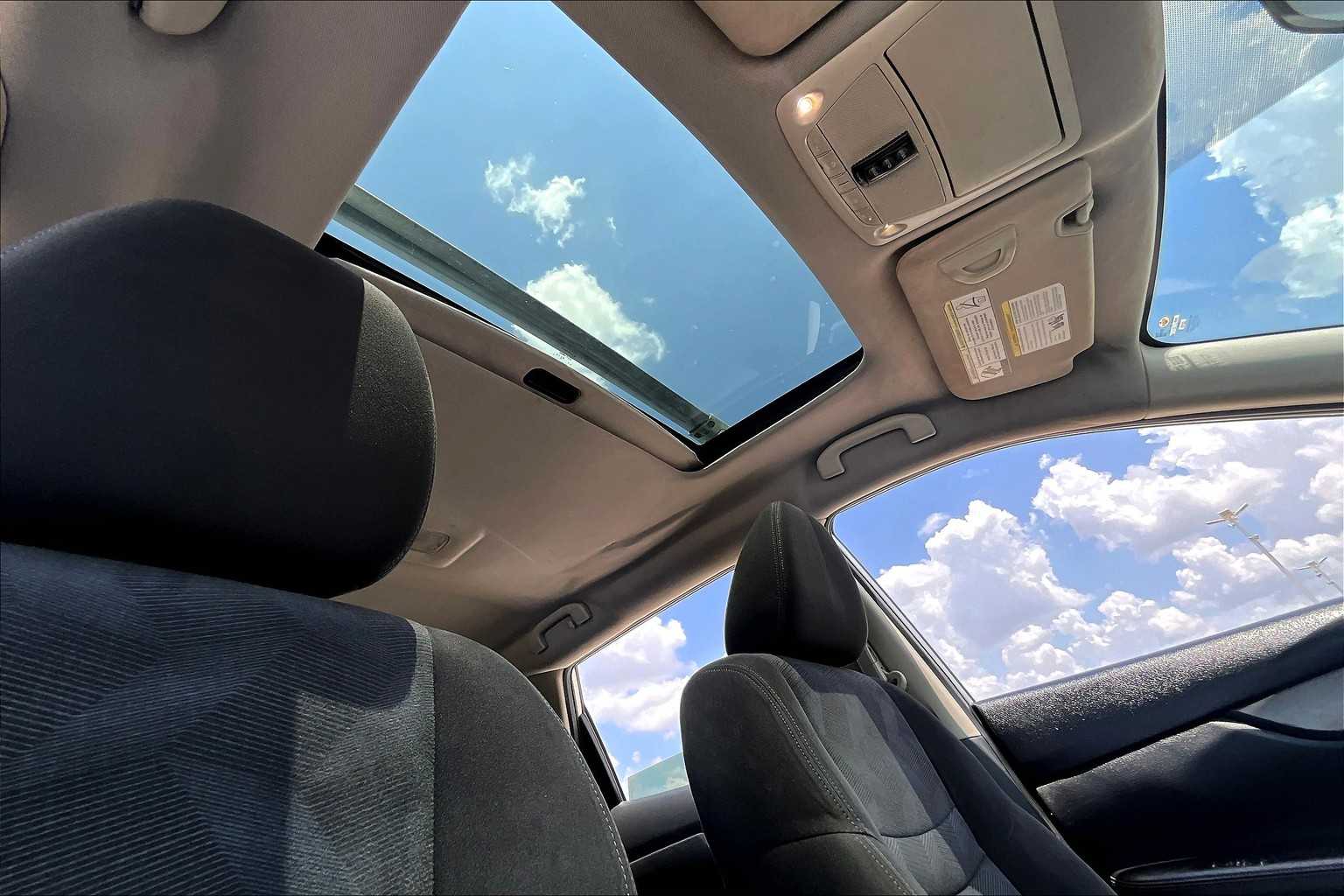 2016 Nissan Rogue SV photo 13