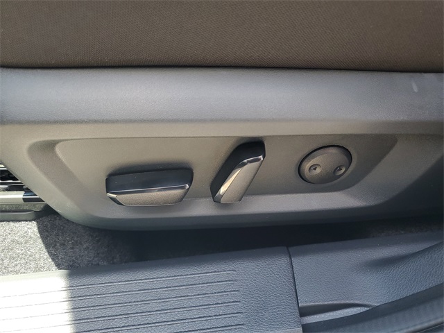 2025 Nissan Rogue SV photo 14