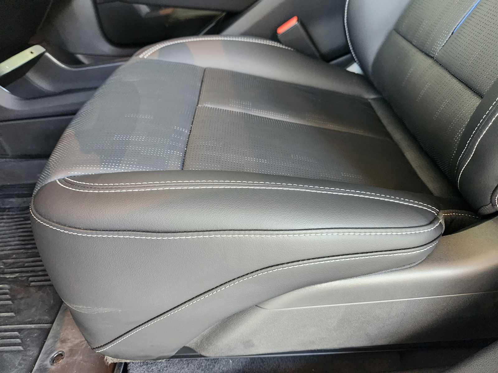2025 Cadillac Lyriq Luxury photo 17