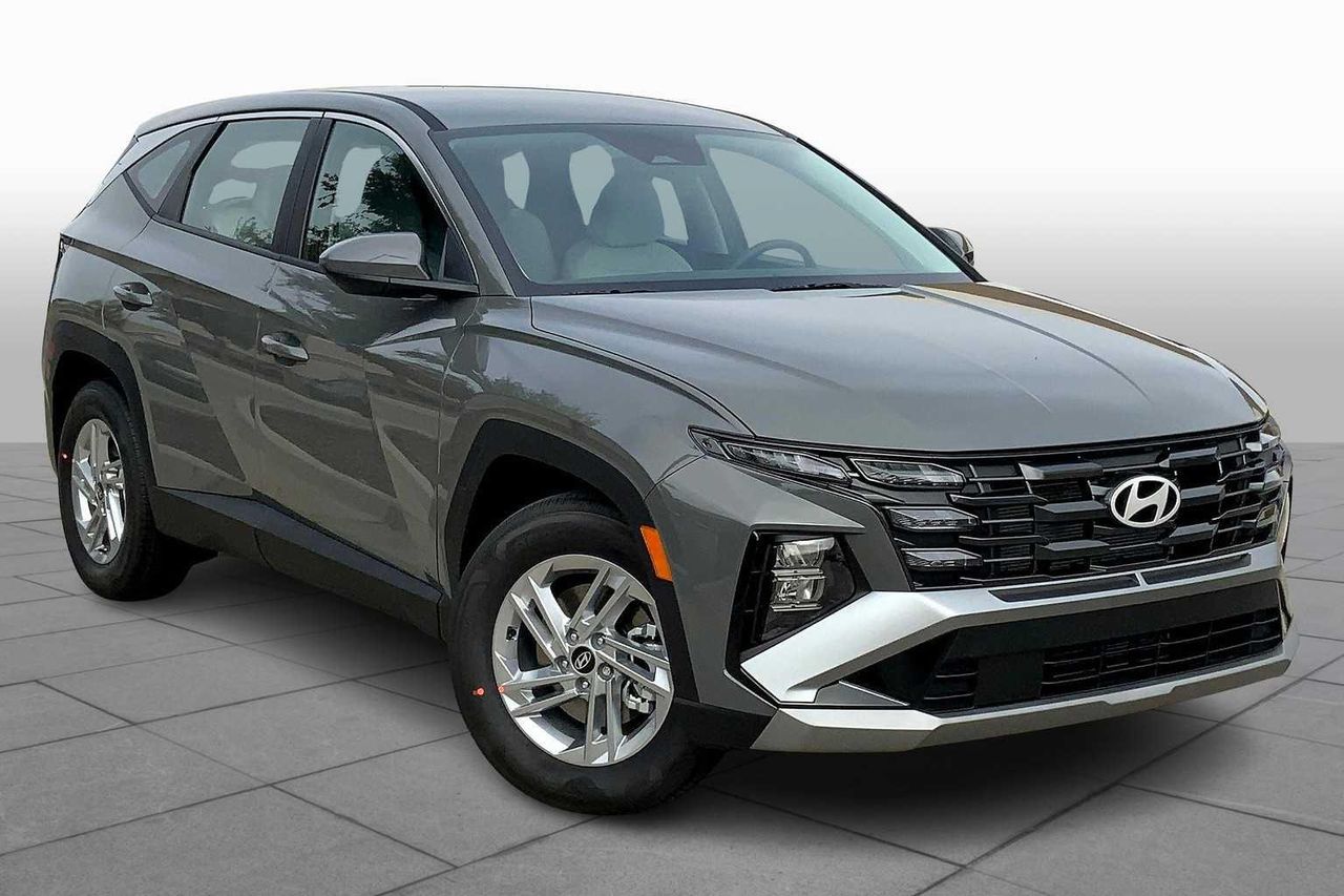 2026 Hyundai Tucson SE photo 2