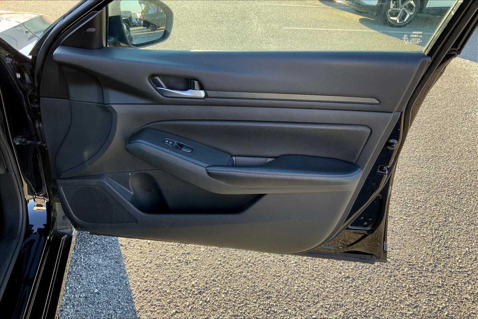2024 Nissan Altima 2.5 SV photo 20