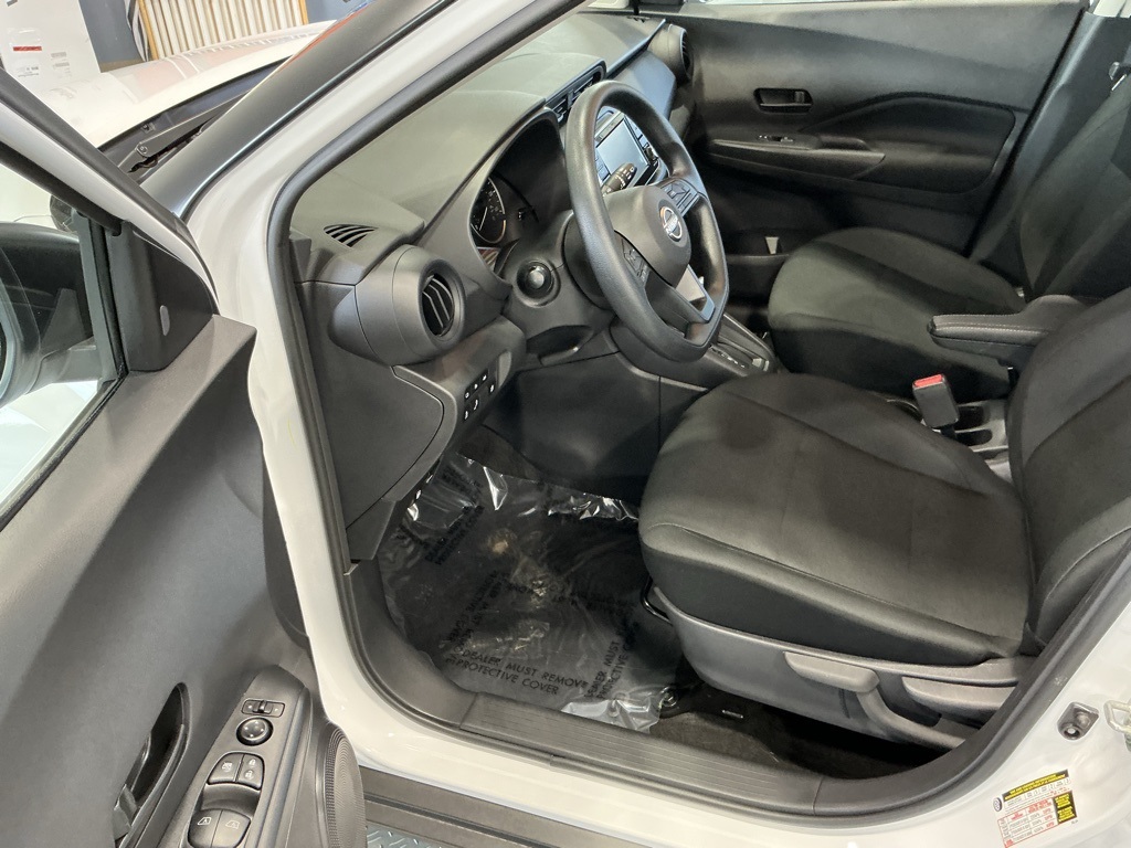 2024 Nissan Kicks S photo 3