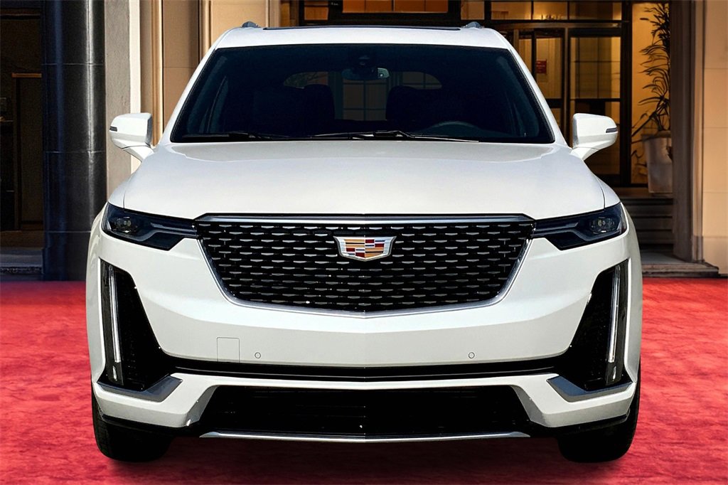 2025 Cadillac XT6 Luxury photo 3