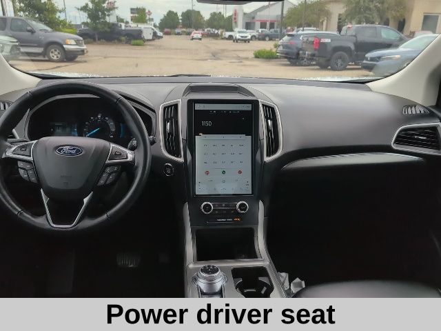 2022 Ford Edge SEL photo 2
