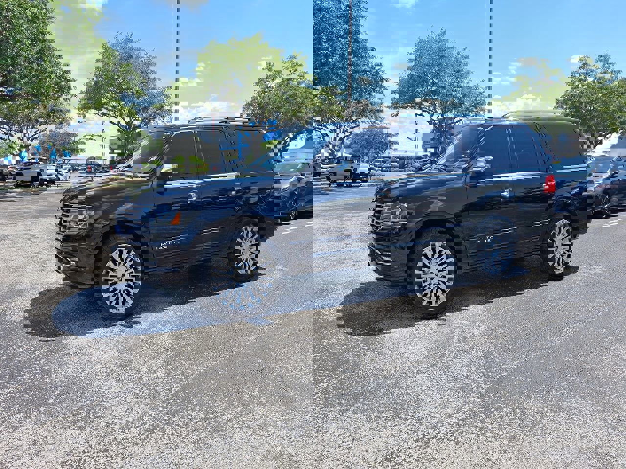 2017 Lincoln Navigator Select photo 2
