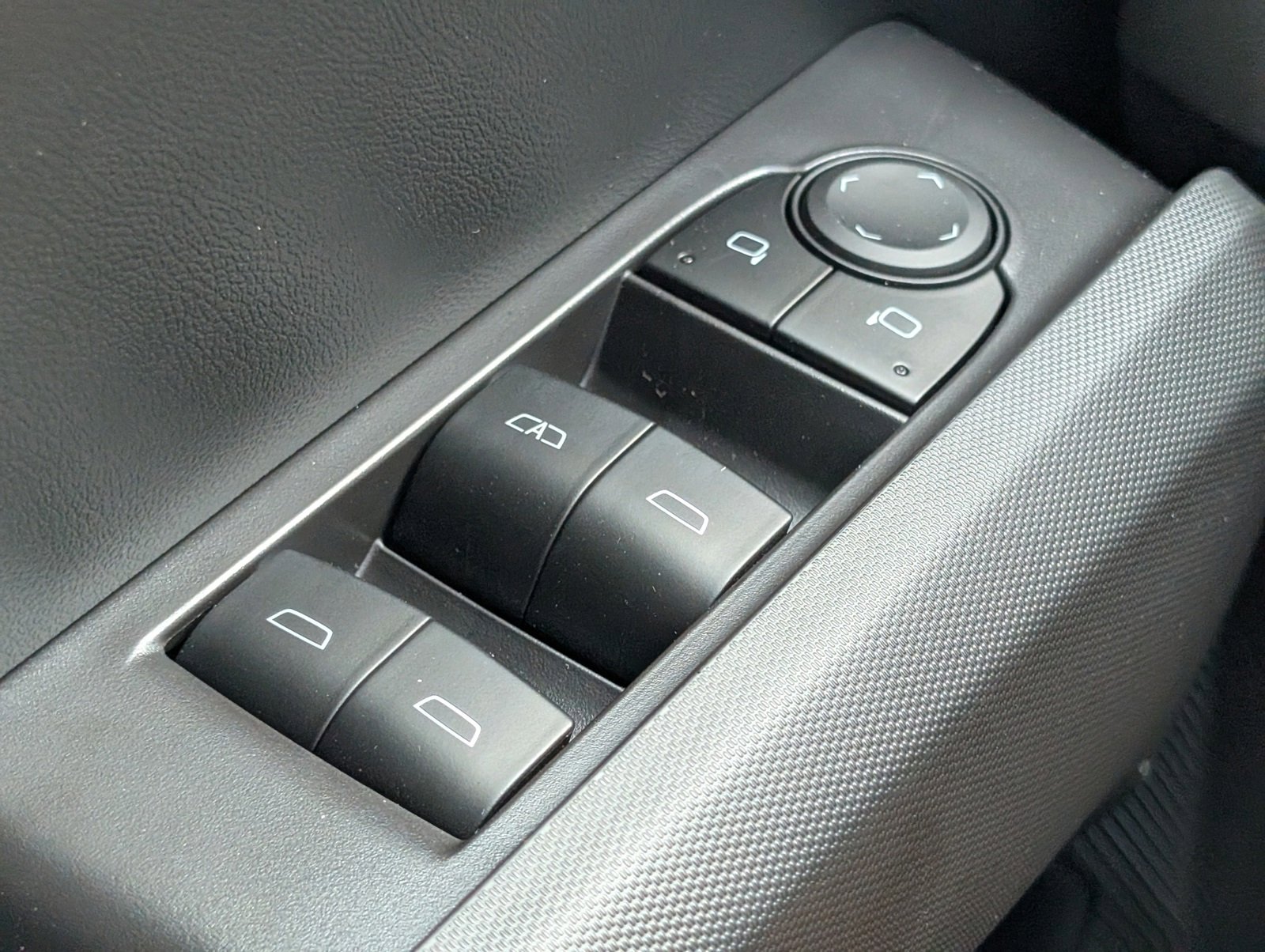2026 Chevrolet Colorado LT photo 18