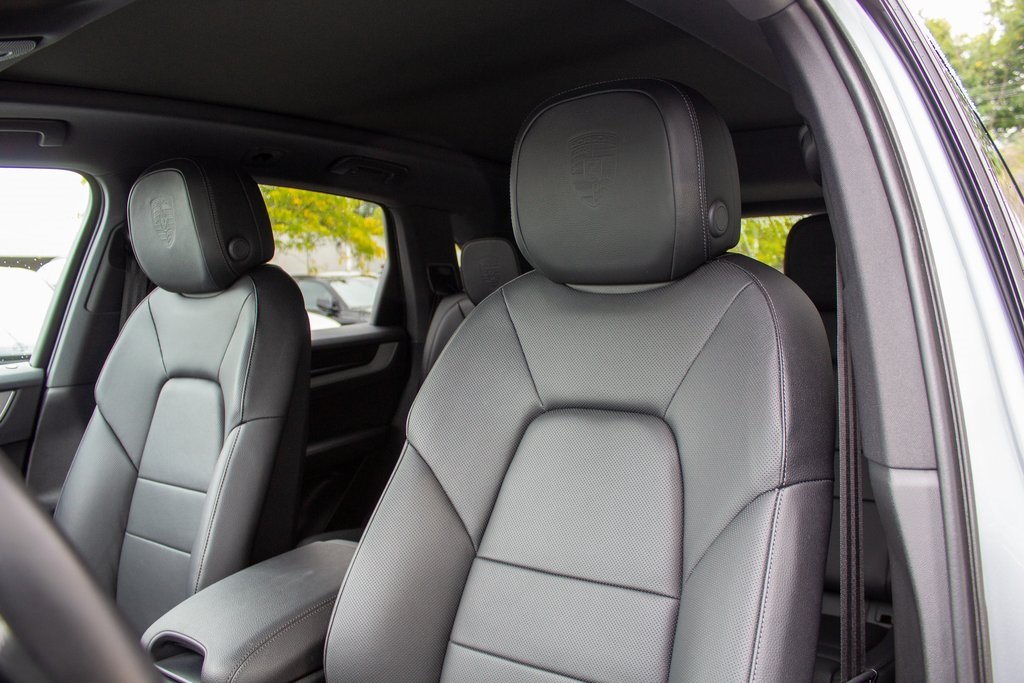 2024 Porsche Cayenne Base photo 12