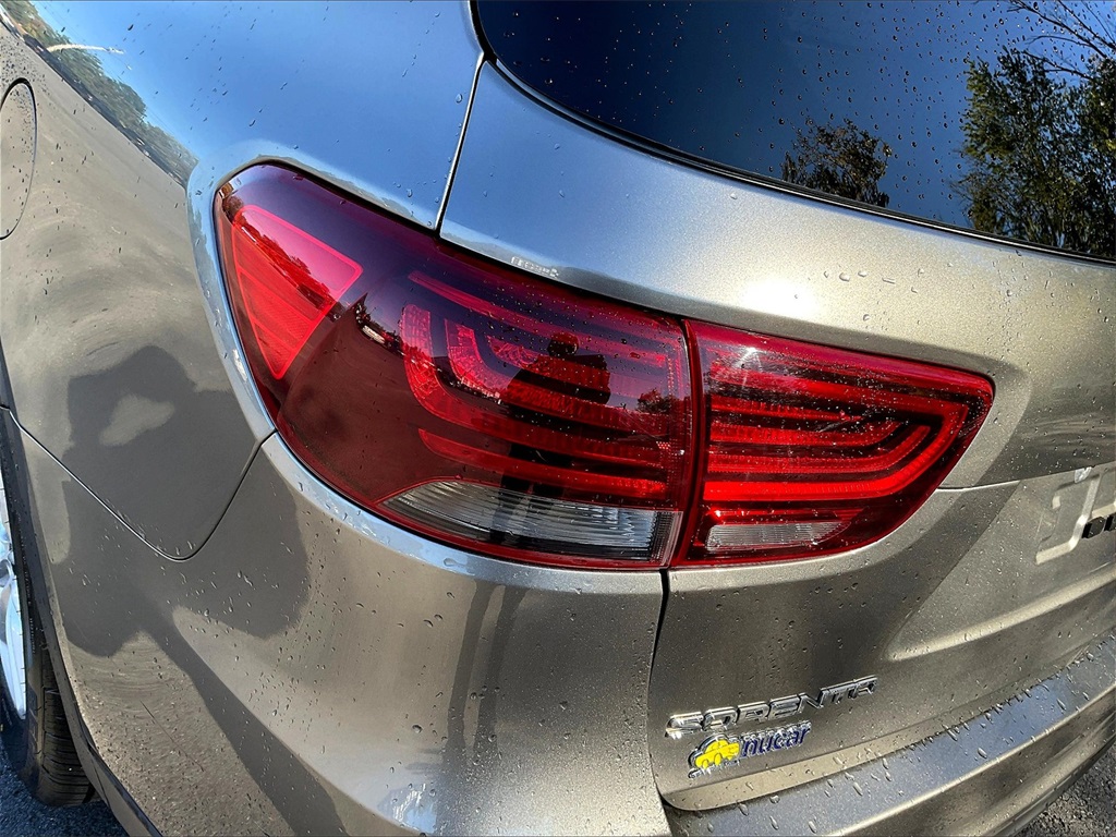 2019 Kia Sorento LX photo 30