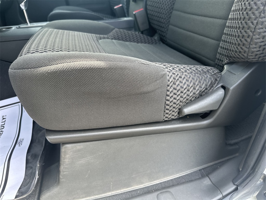 2021 Nissan Frontier SV photo 12