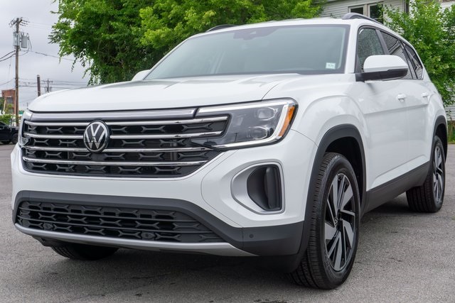 2024 Volkswagen Atlas SE Technology photo 2