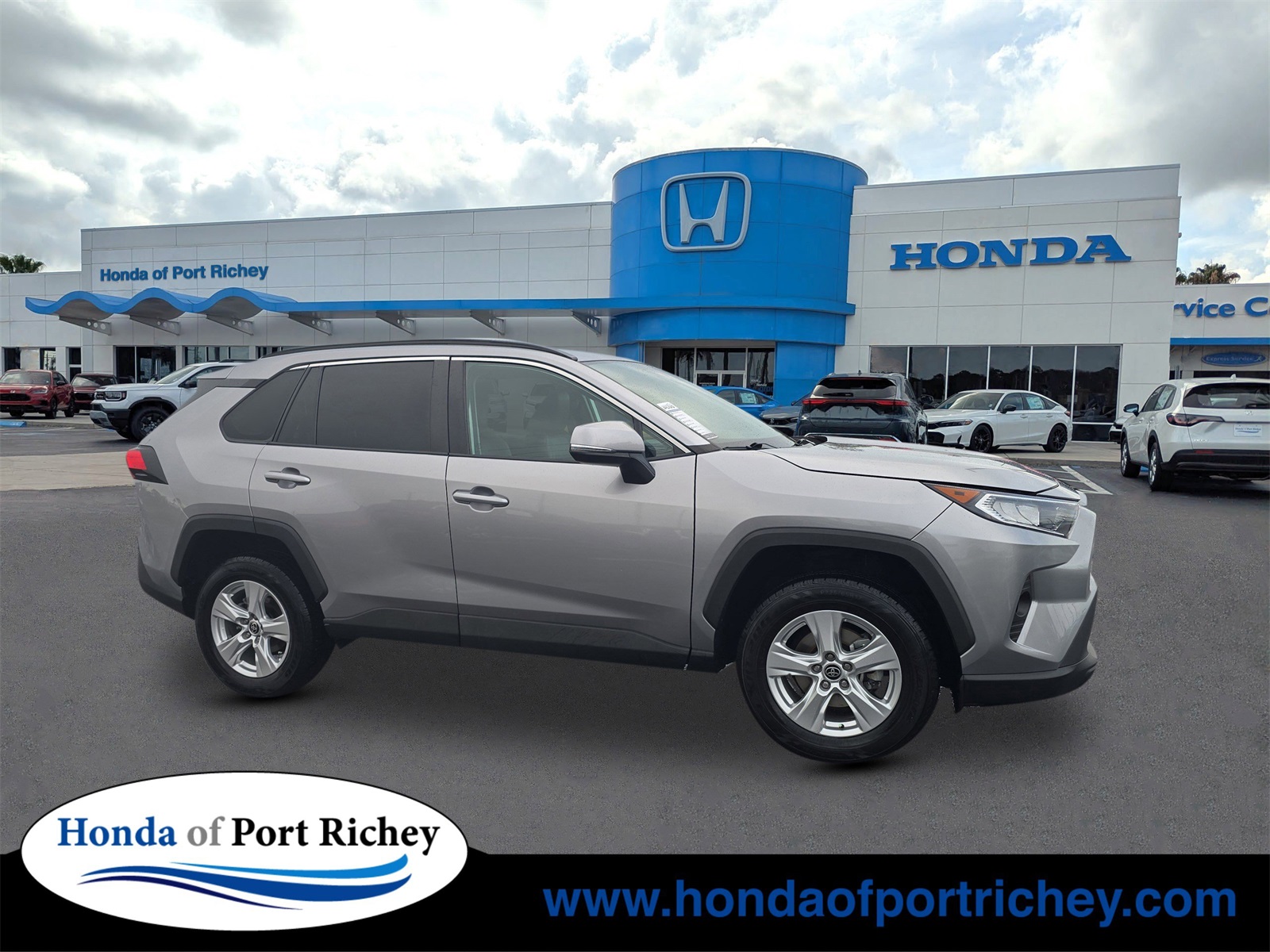 2021 Toyota RAV4 XLE's photo