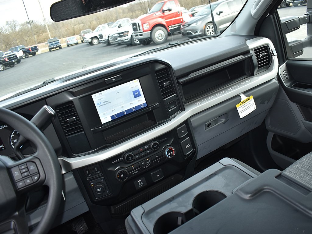 2025 Ford F-350 XLT photo 16