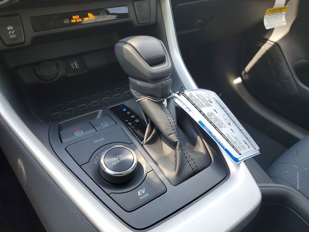 2025 Toyota RAV4 Hybrid XLE photo 20