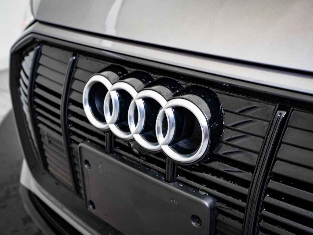 2022 Audi e-tron Premium photo 3