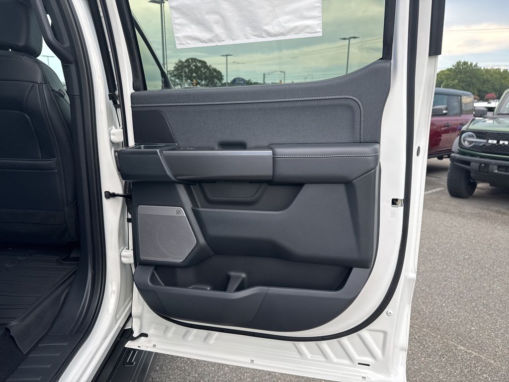 2025 Ford F-150 Lariat photo 18