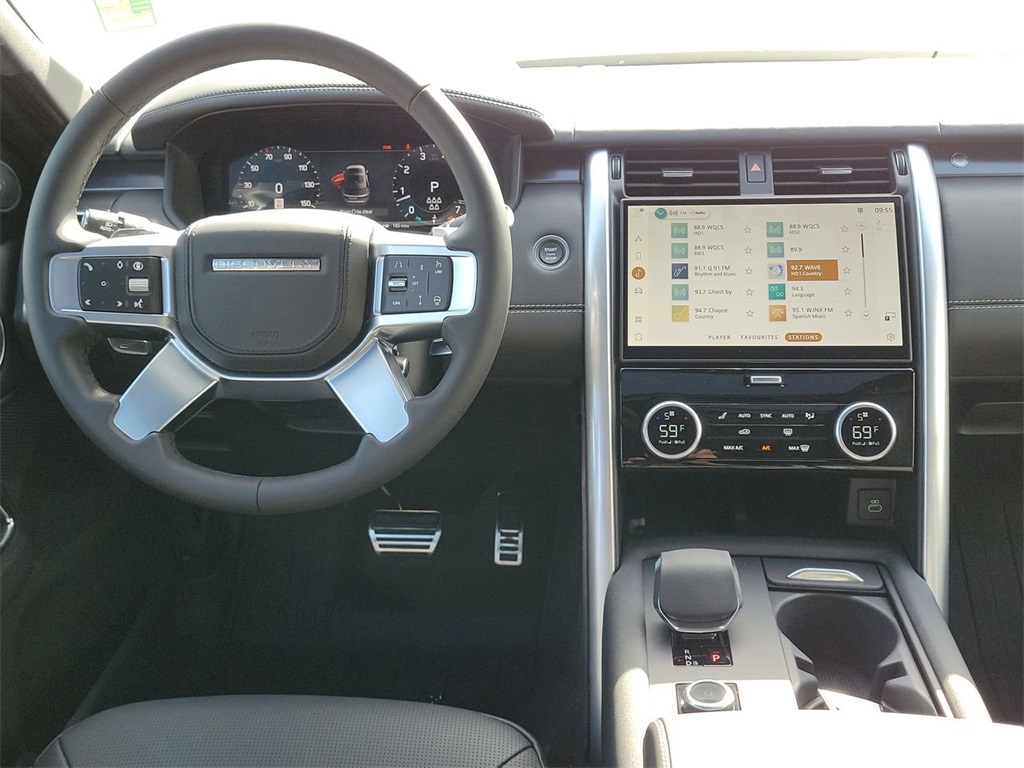 2025 Land Rover Discovery Metropolitan Edition photo 16