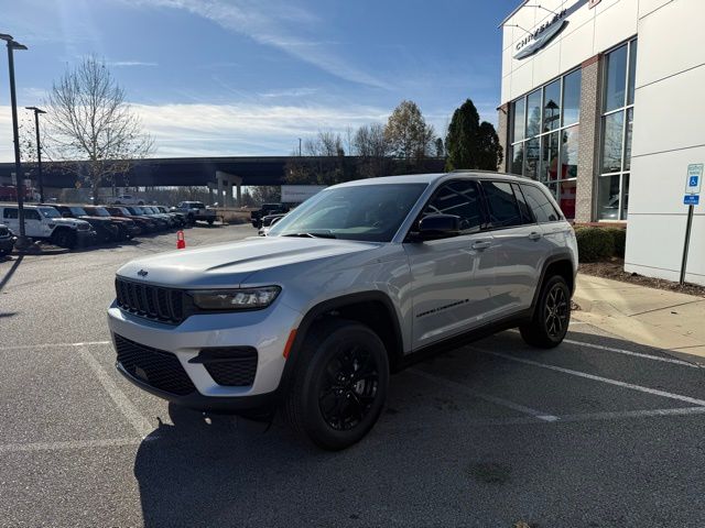 2025 Jeep Grand Cherokee Altitude's photo