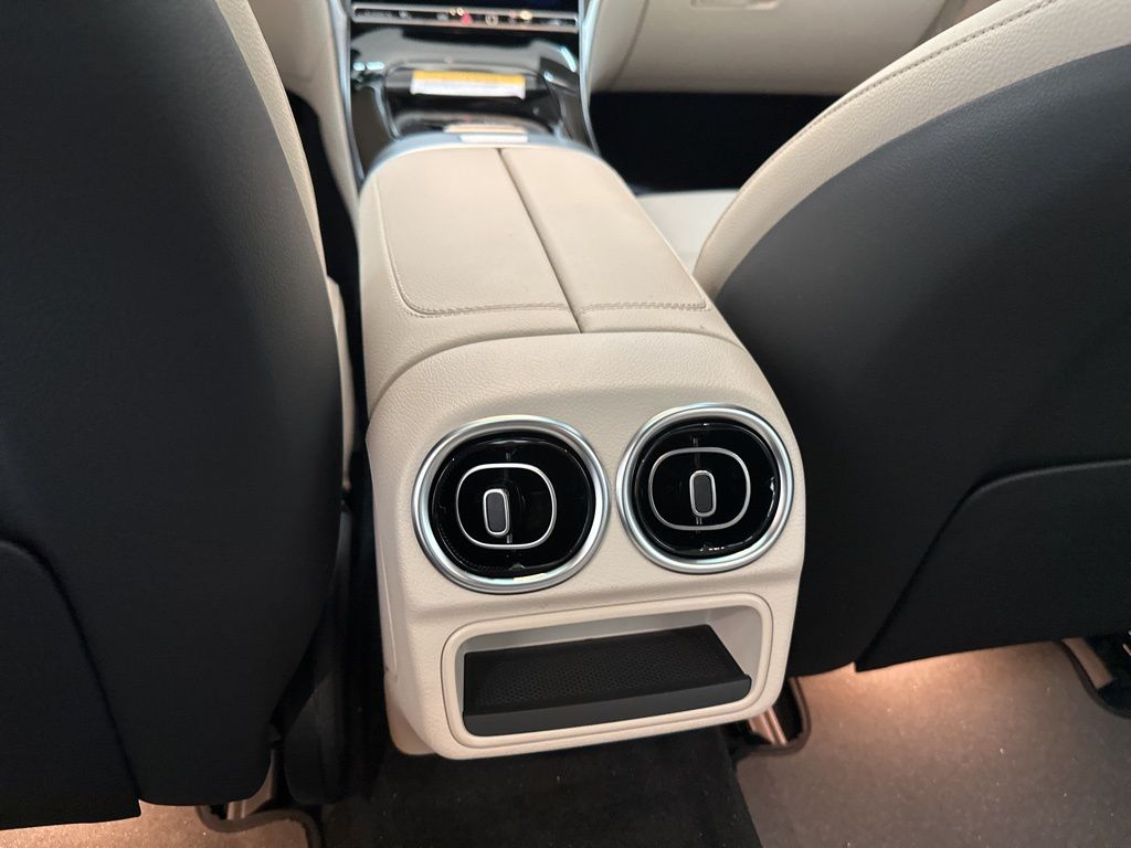 2025 Mercedes Benz C 300 photo 18