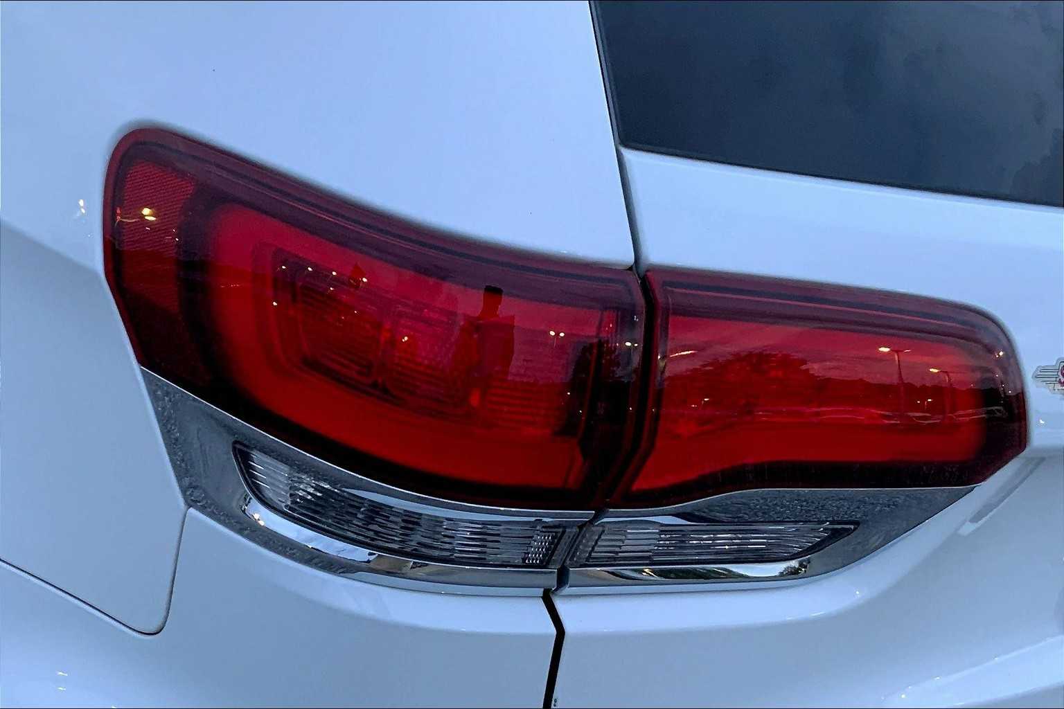 2021 Jeep Grand Cherokee Laredo E photo 23
