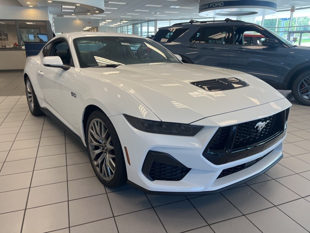 2025 Ford Mustang GT Premium photo 3