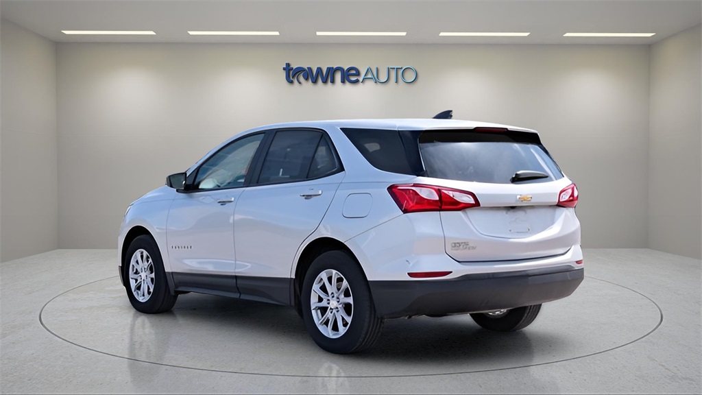 2021 Chevrolet Equinox LS photo 3