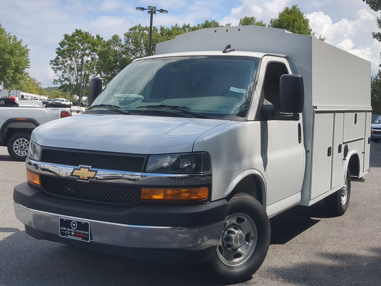 2025 Chevrolet Express Cutaway Base's photo