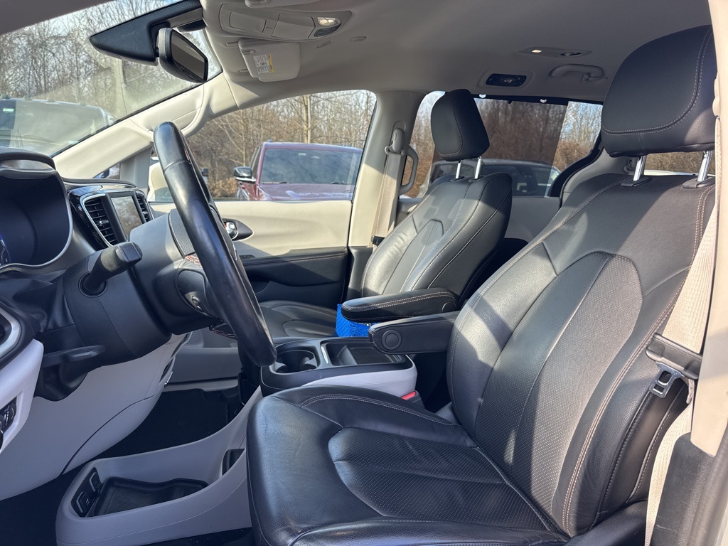 2020 Chrysler Pacifica Touring L photo 4