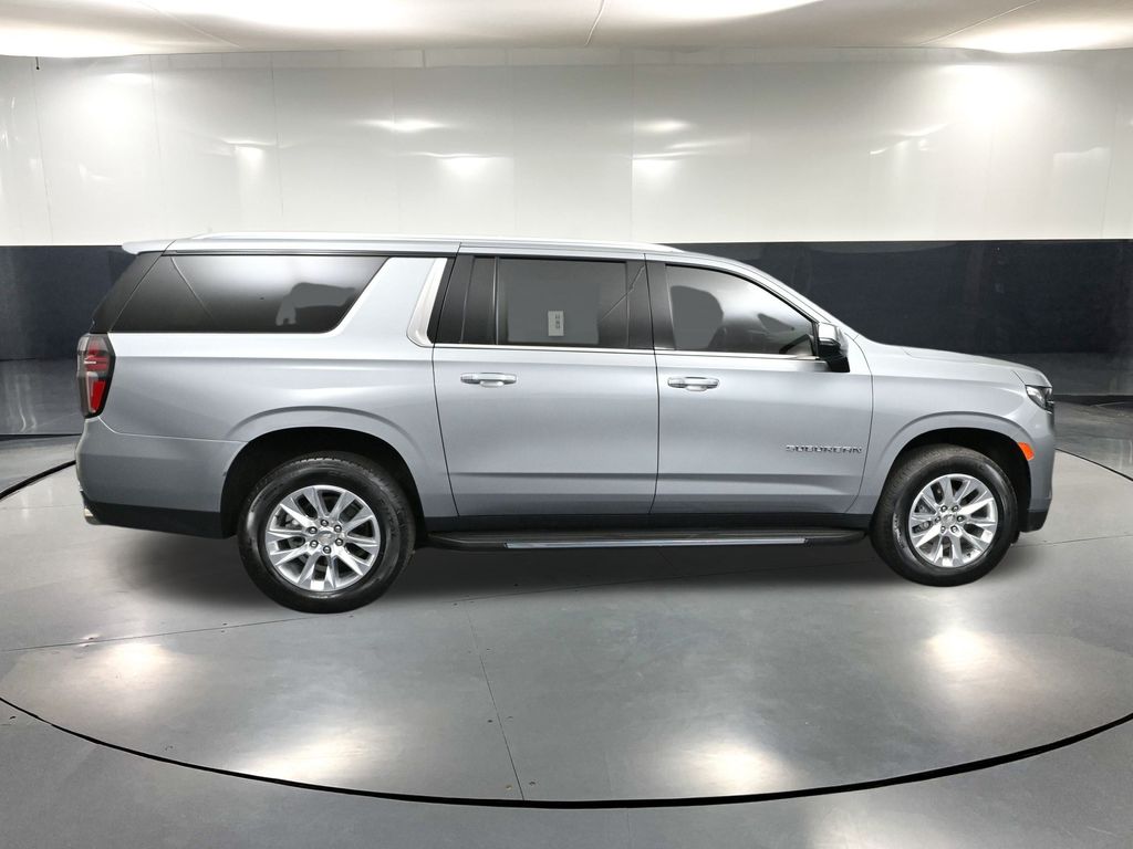 2024 Chevrolet Suburban Premier photo 2