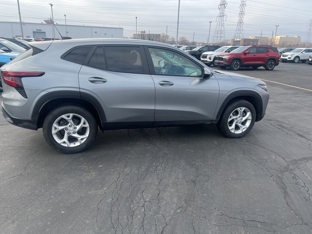 2024 CHEVROLET TRAX - Image 4