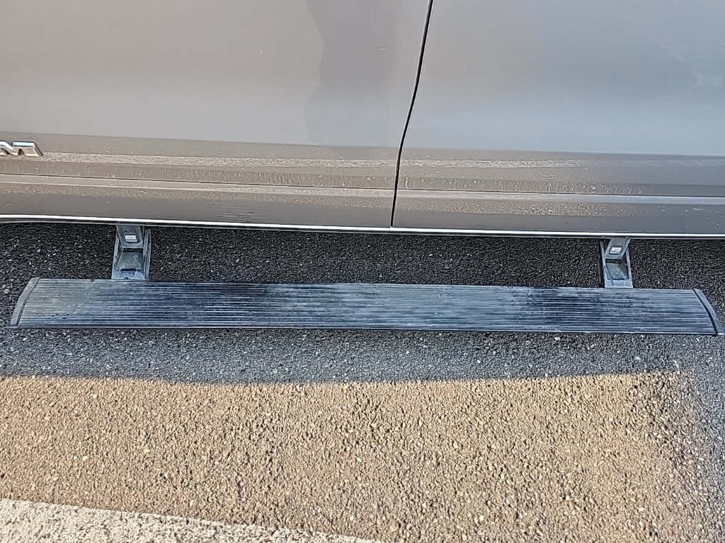 2022 Ram 1500 Laramie photo 3