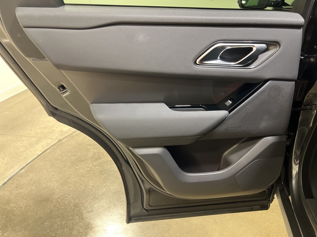 2025 Land Rover Range Rover Velar SE photo 19