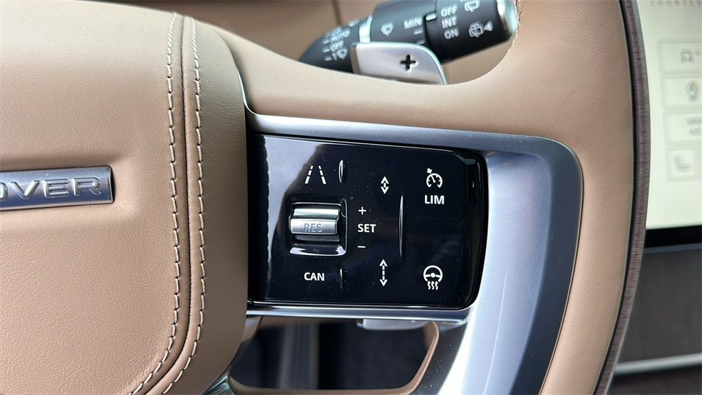 2025 Land Rover Range Rover SE photo 15