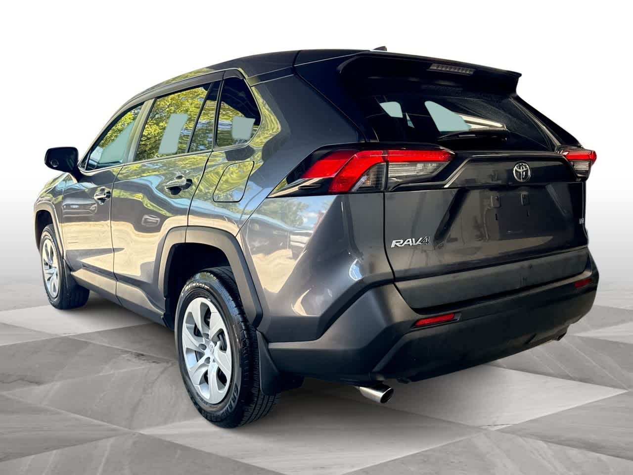 2022 Toyota RAV4 LE photo 5